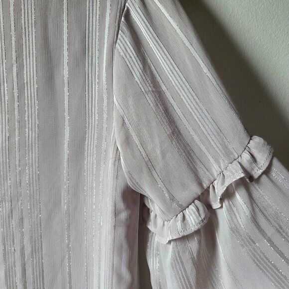 NWT LUSH V NECK LONGSLEEVES TOP SILVER THREAD SIZE SMALL - Picture 9 of 13